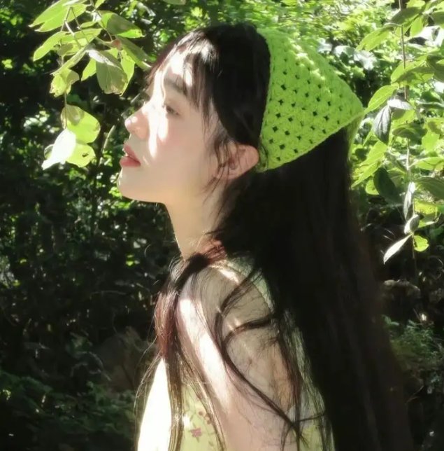 小鬼头上的女人